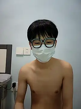 Snapshot of tinKKKKKKL chatting on 03.17.26 tinKKKKKKL online show from 03.17.26