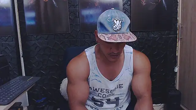 Snapshot of viktor_herrera chatting on 04.30.26 viktor herrera online show from 04.30.26