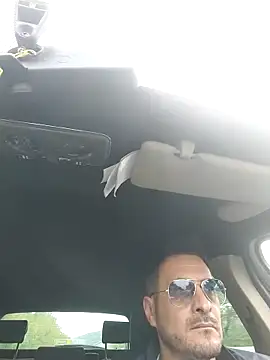 Snapshot of colosone chatting on 11.01.25 colosone online show from 11.01.25