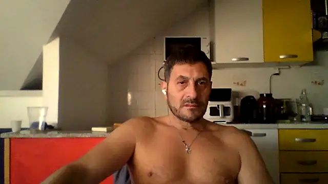 Snapshot of colosone chatting on 11.05.25 colosone online show from 11.05.25