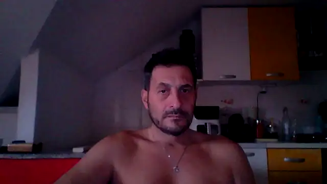 Snapshot of colosone chatting on 11.08.25 colosone online show from 11.08.25