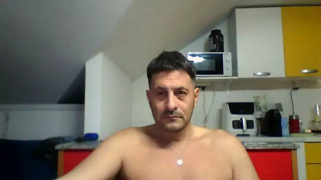 Snapshot of colosone chatting on 11.19.25 colosone online show from 11.19.25