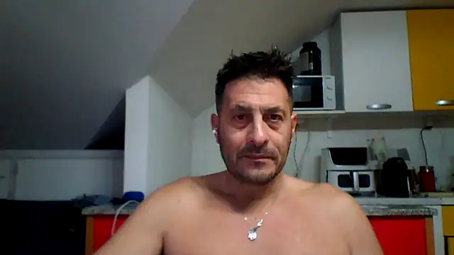 Snapshot of colosone chatting on 11.21.25 colosone online show from 11.21.25