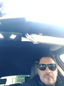 Snapshot of colosone chatting on 11.30.25 colosone online show from 11.30.25