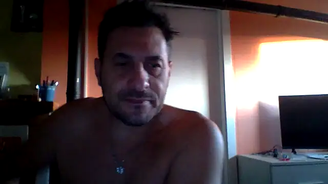 Snapshot of colosone chatting on 12.01.25 colosone online show from 12.01.25