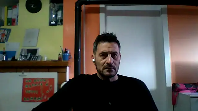 Snapshot of colosone chatting on 12.22.25 colosone online show from 12.22.25