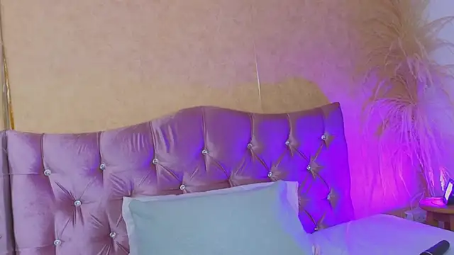 Snapshot of Missy_22_ chatting on 04.10.26 Missy 22 online show from 04.10.26