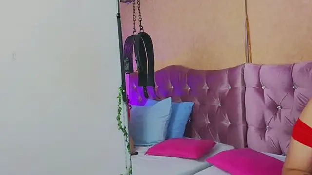 Snapshot of Missy_22_ chatting on 04.14.26 Missy 22 online show from 04.14.26