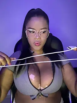 Snapshot of Antonella_03s chatting on 05.02.26 Antonella 03s online show from 05.02.26