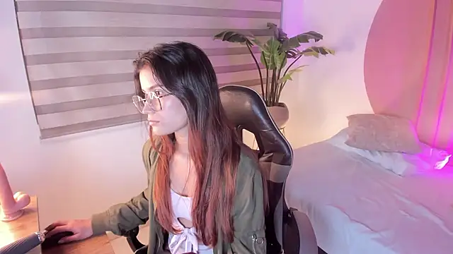 Snapshot of scarlett_rosse_x chatting on 01.12.26 scarlett rosse x online show from 01.12.26