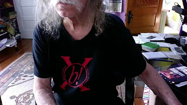Snapshot of LickYourYoni chatting on 05.21.26 LickYourYoni online show from 05.21.26