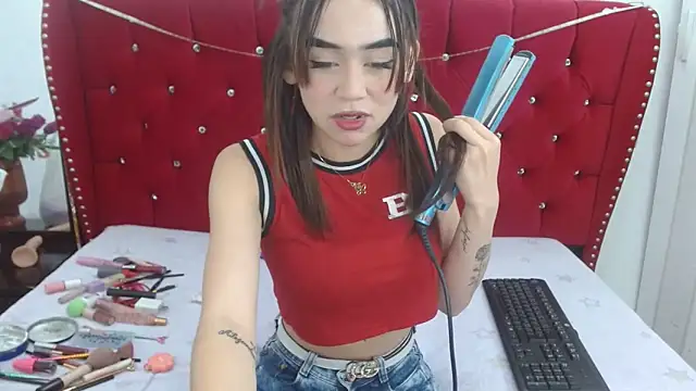 Snapshot of sofiaspring chatting on 04.29.26 sofiaspring online show from 04.29.26