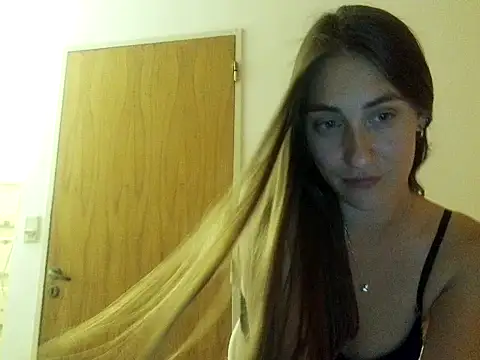 Snapshot of Noracherry chatting on 02.13.26 Noracherry online show from 02.13.26