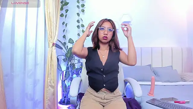 emily7  online show from 04.10.26