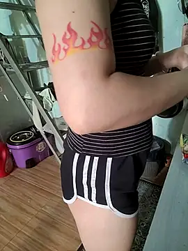 Snapshot of -LunaLust chatting on 04.16.26 -LunaLust online show from 04.16.26