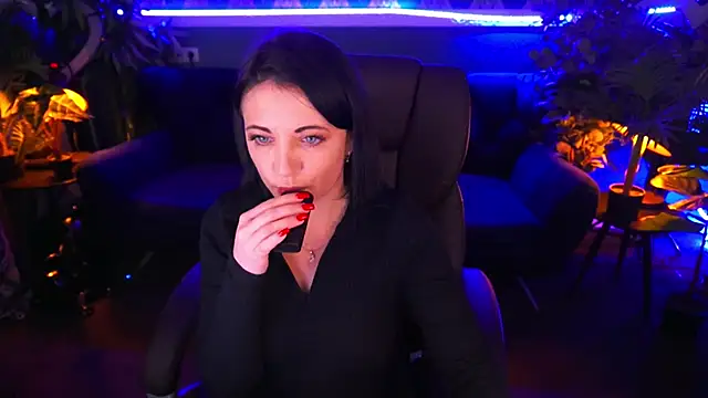 Dafni Monn online show from 01.23.25