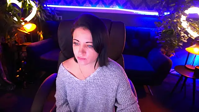 Dafni Monn online show from 01.25.25