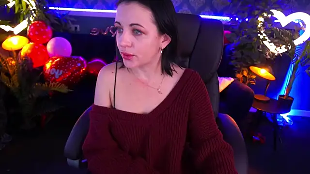 Dafni Monn online show from 02.23.25