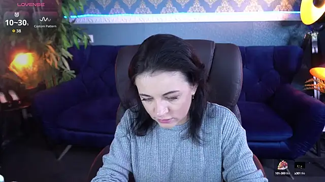 Dafni Monn online show from 10.04.25