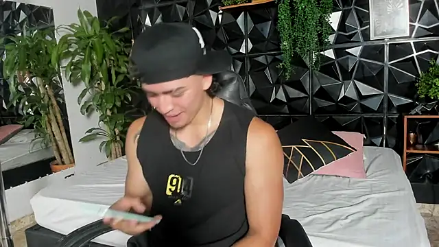 Snapshot of elliot_colton chatting on 05.11.26 elliot colton online show from 05.11.26
