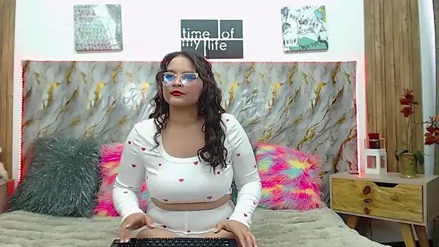 Snapshot of rossyvalbuena chatting on 06.20.26 rossyvalbuena online show from 06.20.26