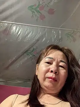 Snapshot of -Mery- chatting on 04.24.26 -Mery- online show from 04.24.26