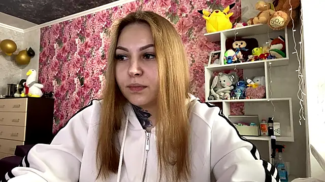 Snapshot of TraciBallena chatting on 02.06.26 TraciBallena online show from 02.06.26