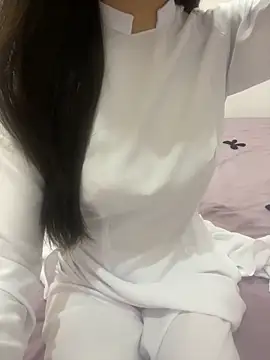 Snapshot of Linhtruong__ chatting on 02.28.26 Linhtruong online show from 02.28.26
