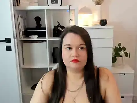 Snapshot of HollyDanceSoul chatting on 02.25.26 HollyDanceSoul online show from 02.25.26