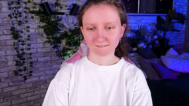 Snapshot of SunshineBlaze chatting on 05.19.26 SunshineBlaze online show from 05.19.26