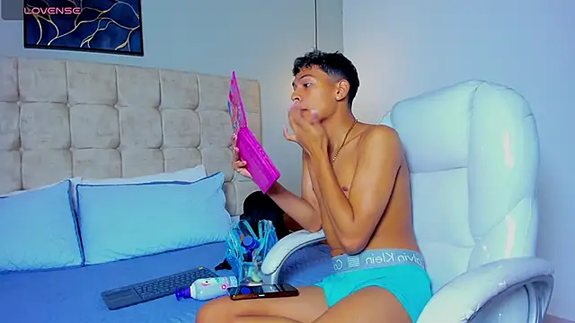 twink royale18 online show from 02.02.26