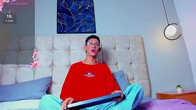 twink royale18 online show from 02.10.26