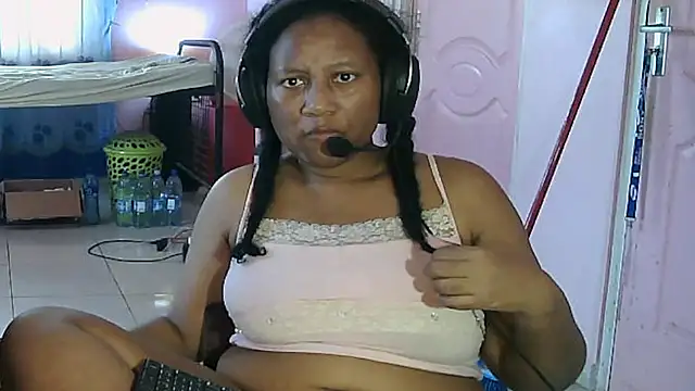 Snapshot of Eirondra_valeen chatting on 07.26.26 Eirondra valeen online show from 07.26.26