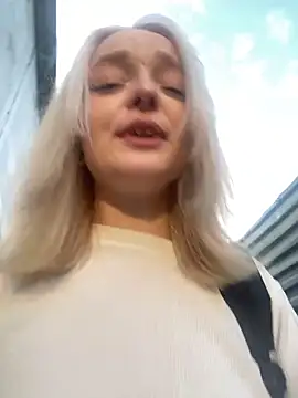 Snapshot of aka_Blonde chatting on 05.08.26 aka Blonde online show from 05.08.26