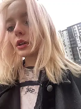 Snapshot of aka_Blonde chatting on 05.15.26 aka Blonde online show from 05.15.26
