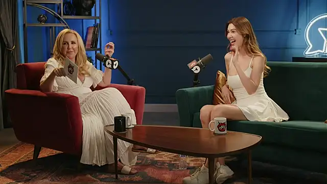 Snapshot of hollyrandall chatting on 04.16.26 hollyrandall online show from 04.16.26