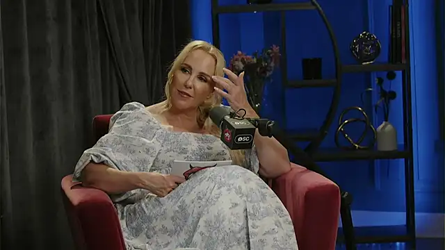 Snapshot of hollyrandall chatting on 07.15.26 hollyrandall online show from 07.15.26