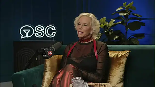 Snapshot of hollyrandall chatting on 07.21.26 hollyrandall online show from 07.21.26
