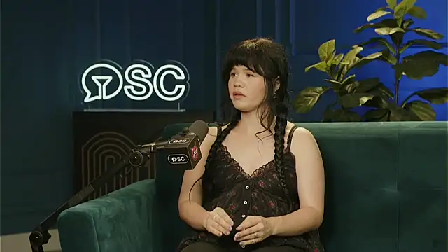 Snapshot of hollyrandall chatting on 07.28.26 hollyrandall online show from 07.28.26