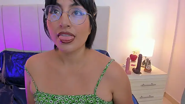 Snapshot of nathy_bush chatting on 06.03.26 nathy bush online show from 06.03.26