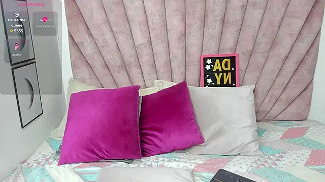 Snapshot of danibellucii_ chatting on 02.19.26 danibellucii online show from 02.19.26