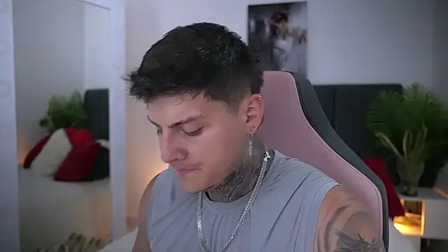 Snapshot of goldenatlasX chatting on 02.05.26 goldenatlasX online show from 02.05.26