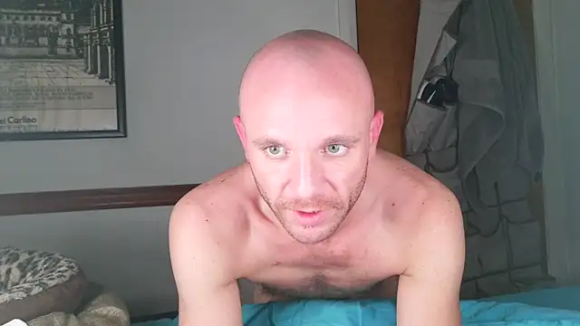 Snapshot of FrankieFuckMe chatting on 04.21.26 FrankieFuckMe online show from 04.21.26