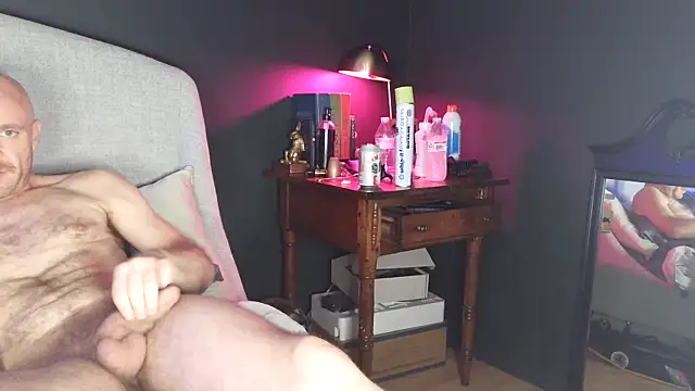 Snapshot of FrankieFuckMe chatting on 05.02.26 FrankieFuckMe online show from 05.02.26