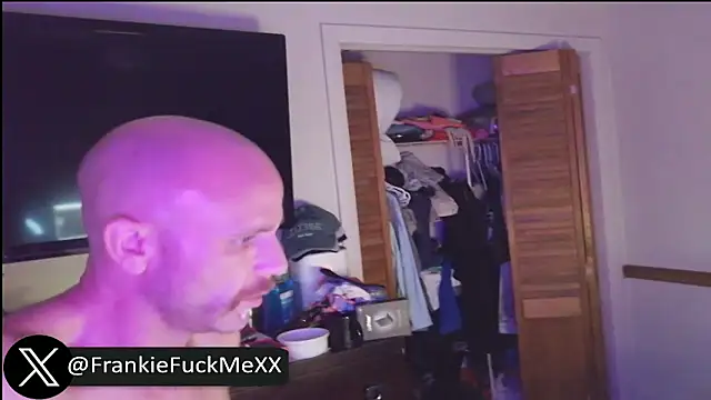 Snapshot of FrankieFuckMe chatting on 05.23.26 FrankieFuckMe online show from 05.23.26