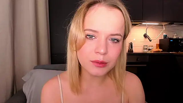 Snapshot of JessicaBeverly_ chatting on 04.27.26 JessicaBeverly online show from 04.27.26