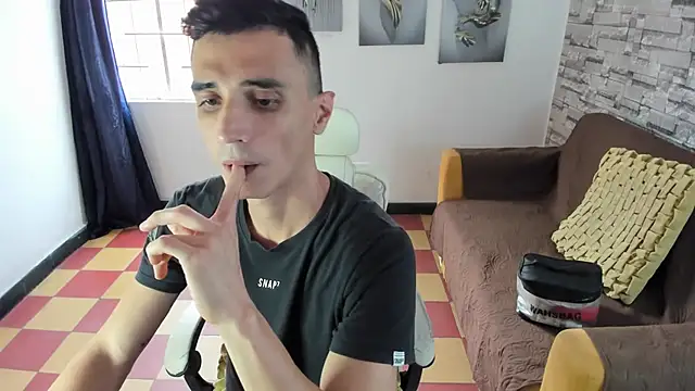 Snapshot of felipe_colinss chatting on 04.29.26 felipe colinss online show from 04.29.26