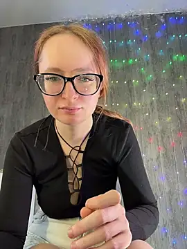 Snapshot of coy_girl_ chatting on 02.07.26 coy girl online show from 02.07.26