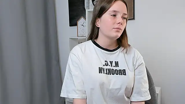 Snapshot of GenevieNyreen chatting on 01.12.26 GenevieNyreen online show from 01.12.26