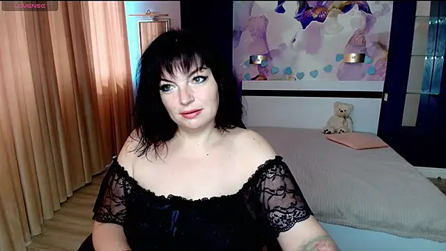 Snapshot of Victoria_booth chatting on 07.16.26 Victoria booth online show from 07.16.26